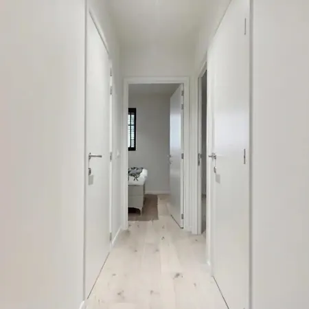 Triton Luxe Gelijkvloers Met Tuin En Gratis Garage דירה *