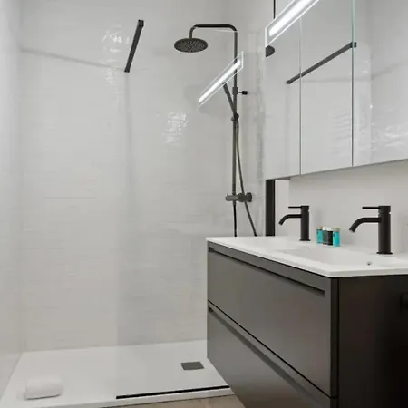 Triton Luxe Gelijkvloers Met Tuin En Gratis Garage Apartamento *