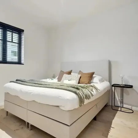 Triton Luxe Gelijkvloers Met Tuin En Gratis Garage *